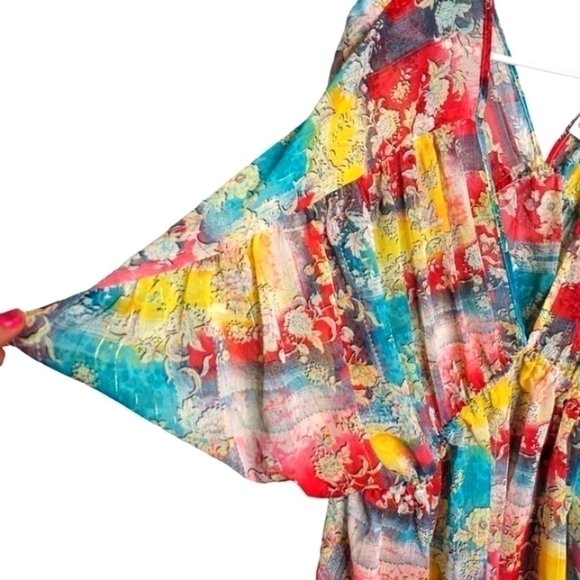 BUCKET LIST WOMENS COLORFUL TOP SIZE MEDIUM - Picture 3 of 6